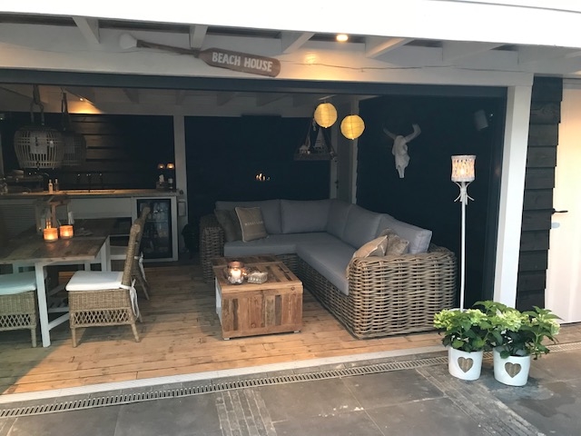 Lekker loungen op onze nieuwe loungebank.