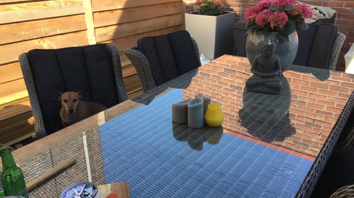 Als laatste de prachtige tuinset van AVH-Outdoor neer gezet die het geheel afmaakt.