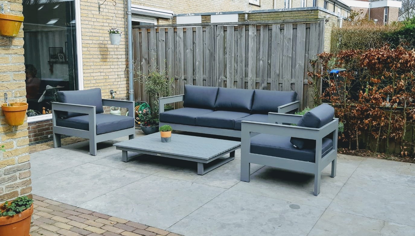 Genoeg plek om te zitten, maar toch niet te massief of te groot voor onze relatief kleine tuin.