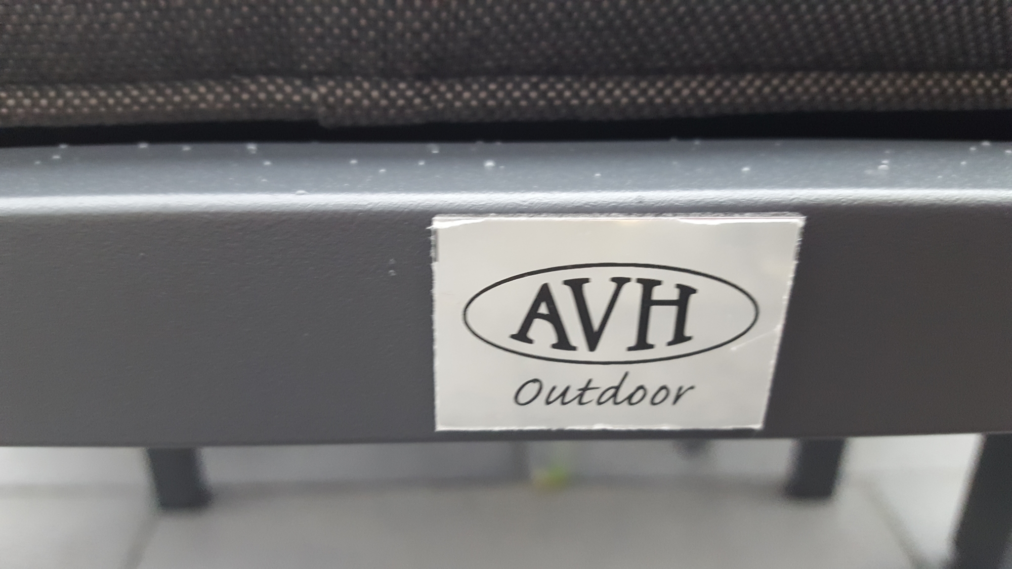 Vanmorgen is ons nieuwe tuinset gebracht.