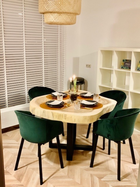 Ontzettend blij met mijn onwijs gave eettafel.