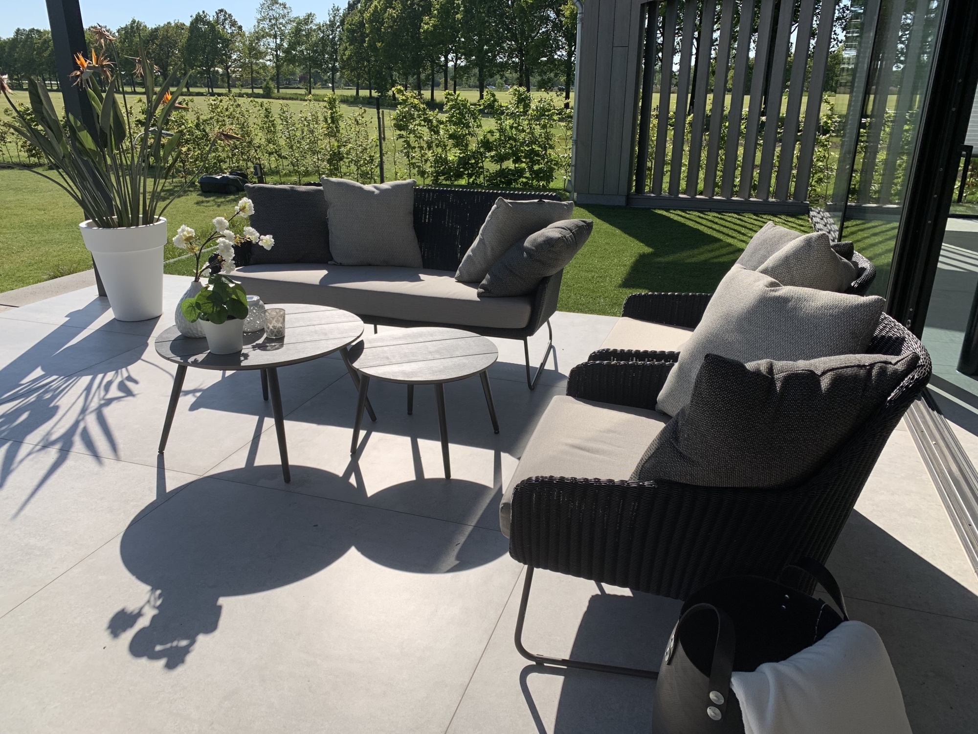 Genieten tot diep in de nacht , dat kan met dit heerlijke loungeset
