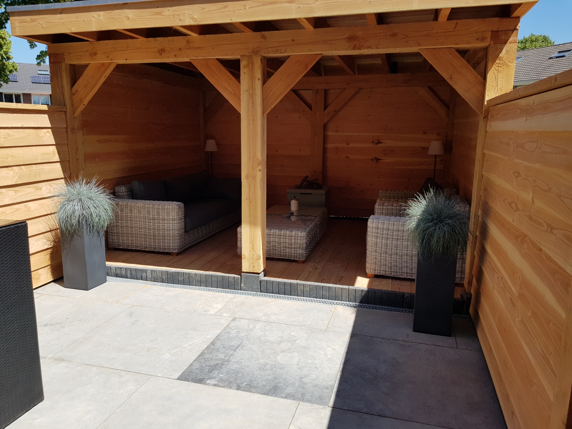 Wij zijn heel blij met ónze nieuwe loungeset en het staat geweldig.