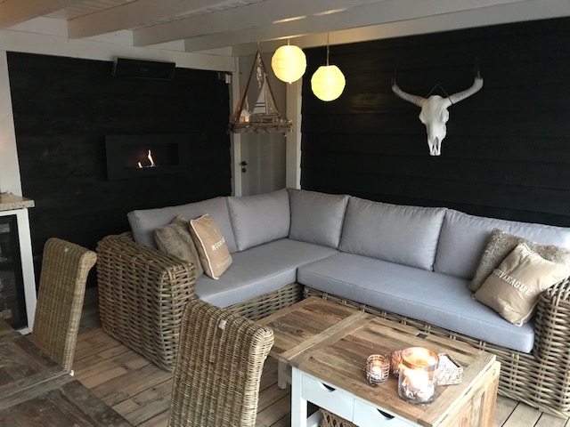 Lekker loungen op onze nieuwe loungebank.