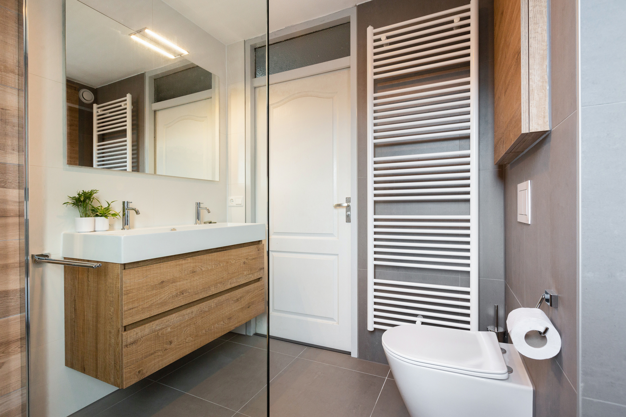 Badkamer met ruime inloopdouche