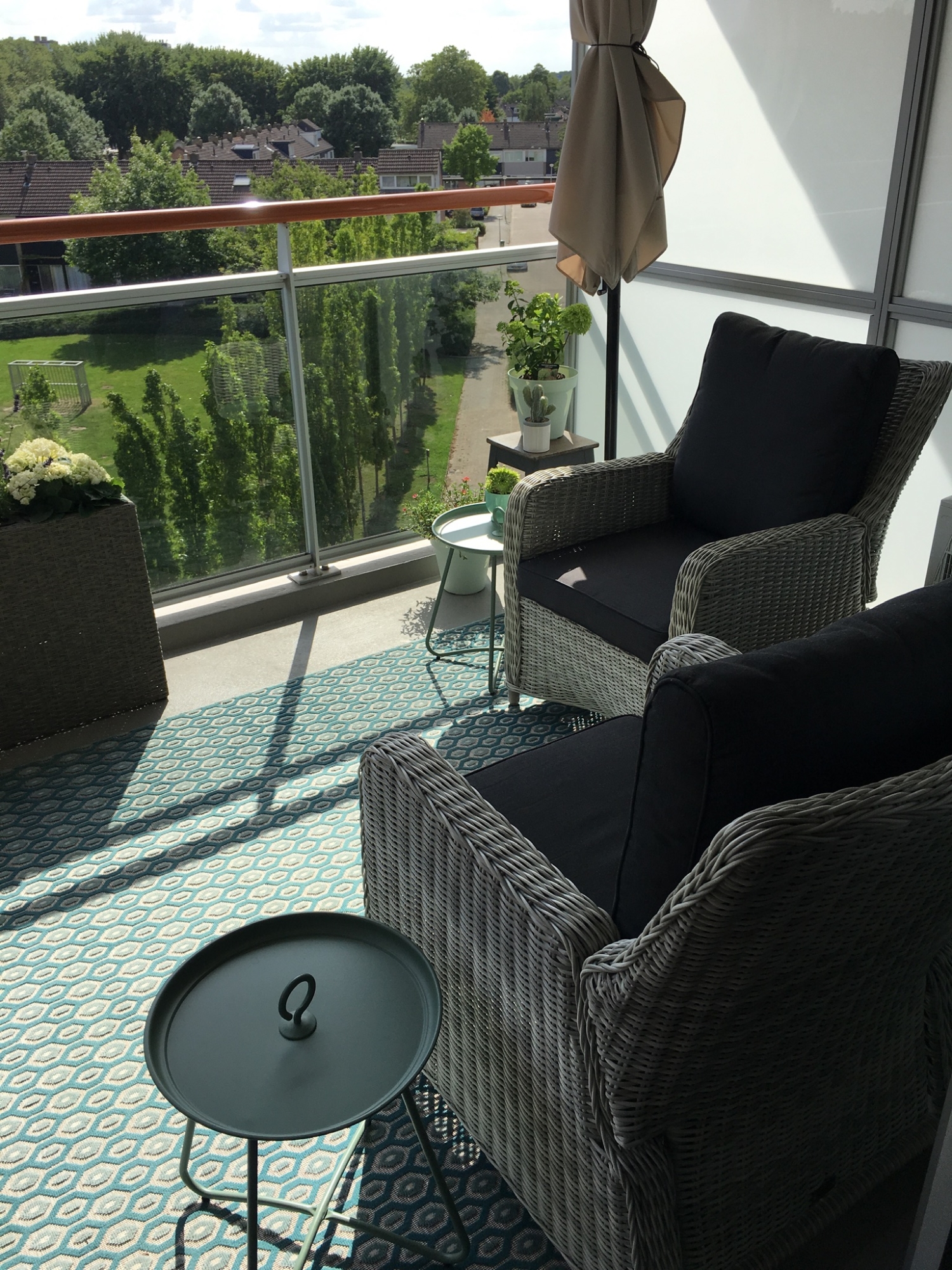 Gezellig op mijn nieuwe balkon 👍🏻