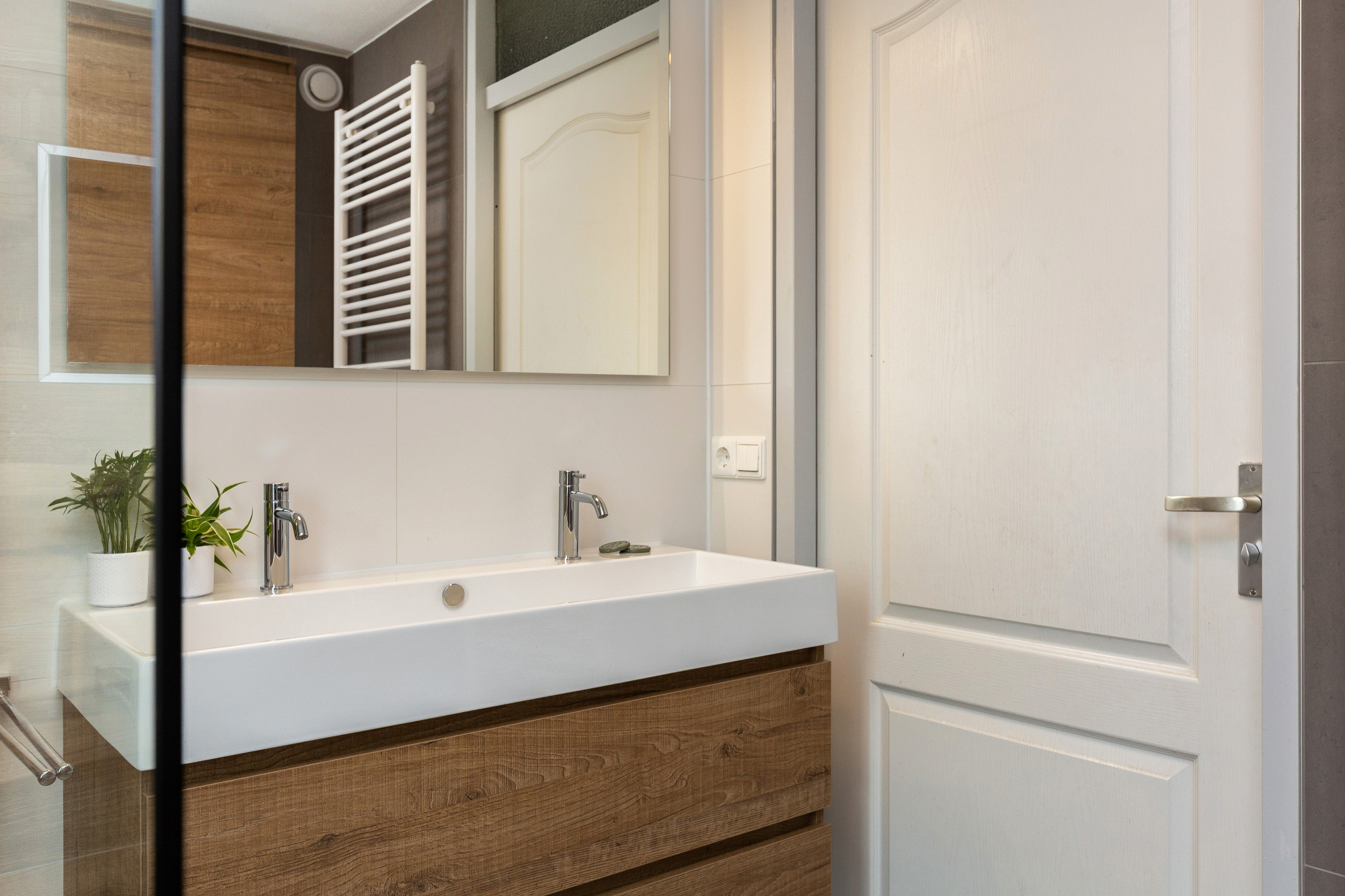 Badkamer met ruime inloopdouche
