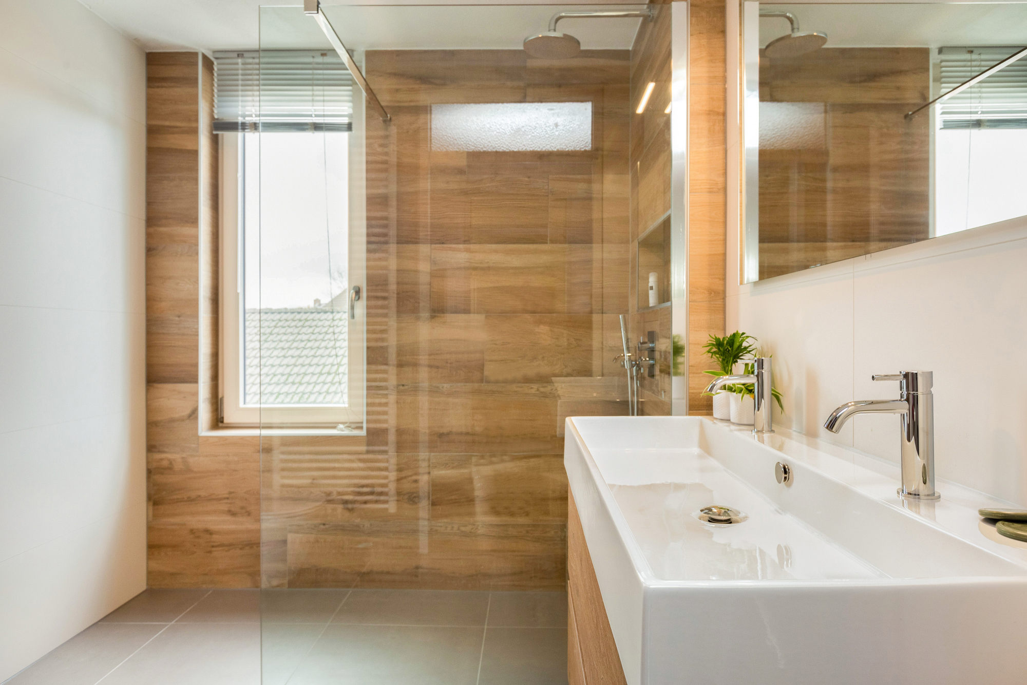 Badkamer met ruime inloopdouche