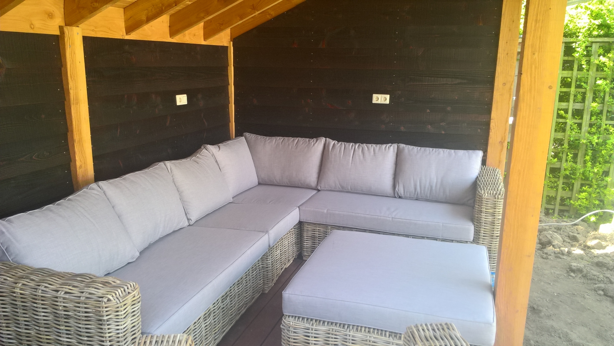 Lekker chillen op mijn nieuwe loungeset