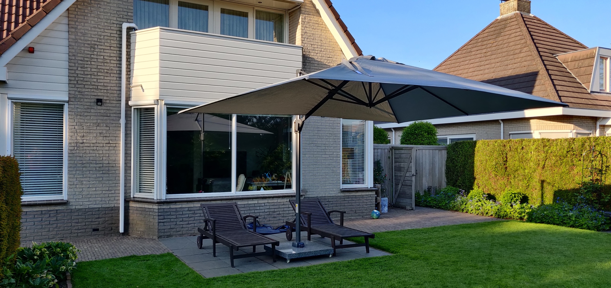 De gigantische zweefparasol Challenger T1