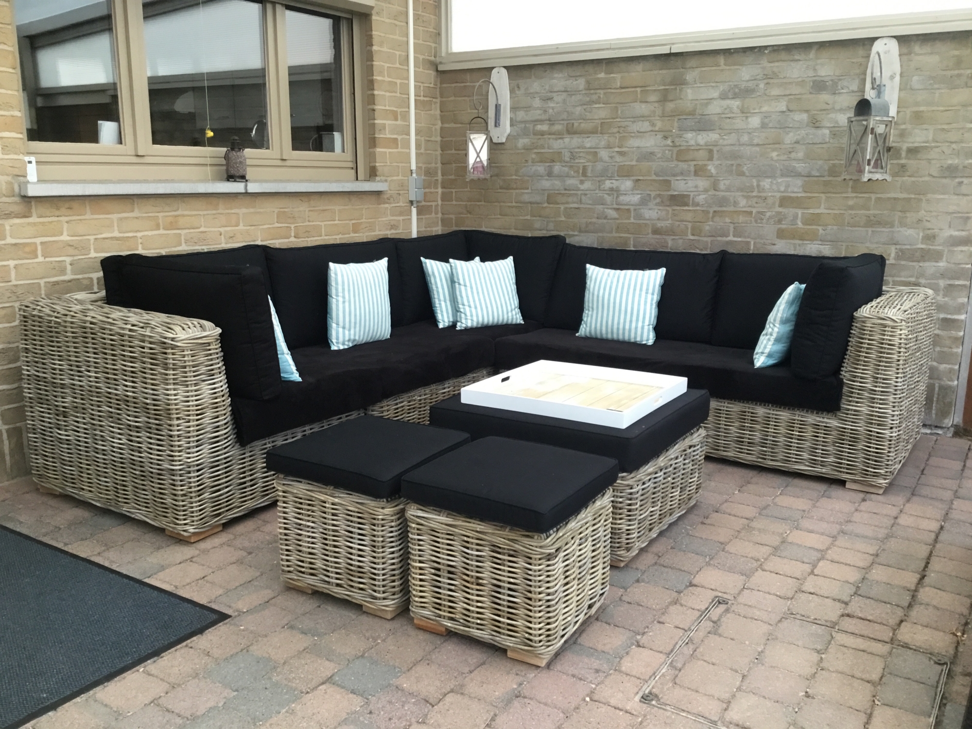 In onze nieuwe loungeset van AVH Outdoor krijgen we elke dag een vakantiegevoel !