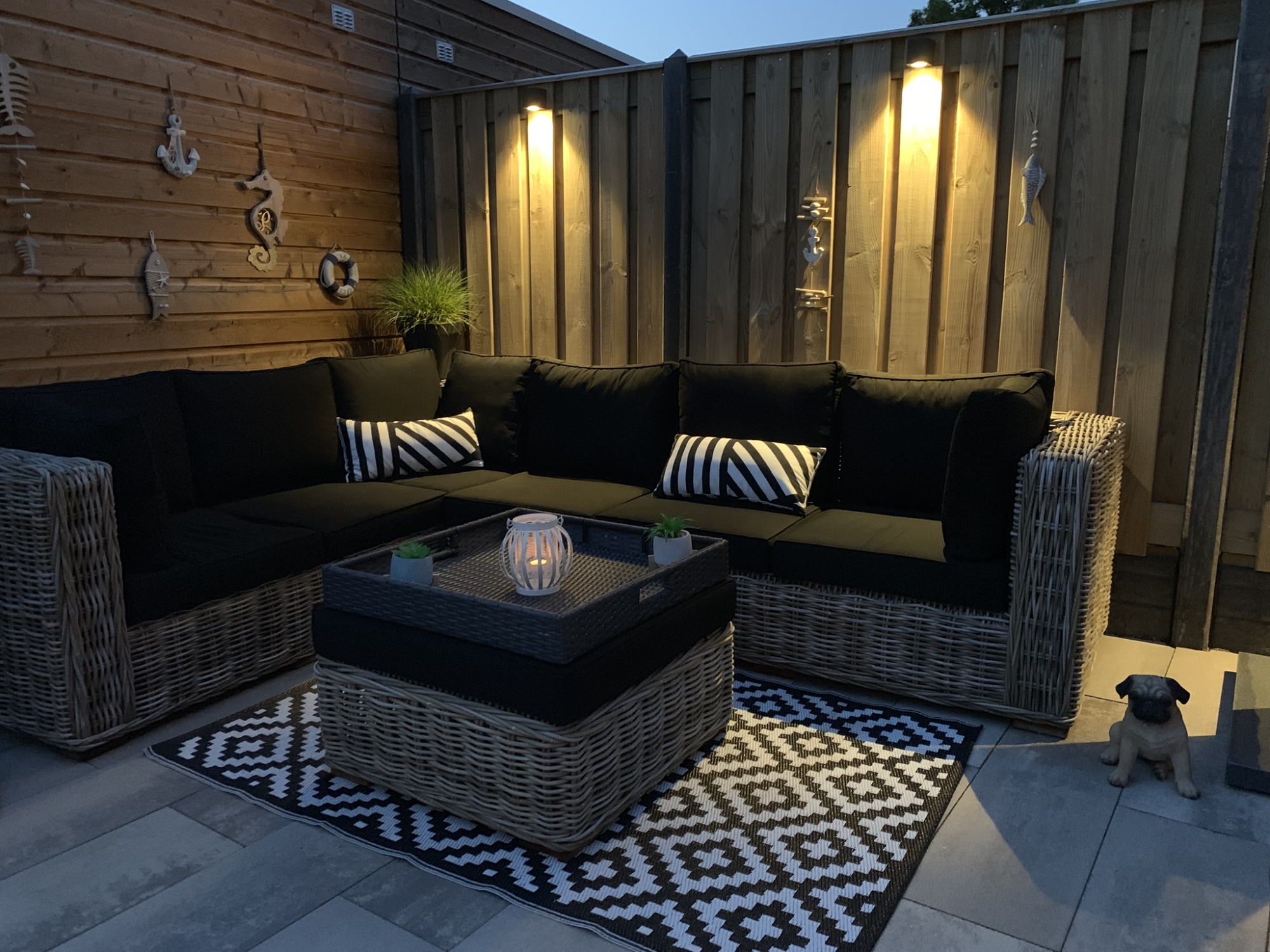 Hier wordt je toch blij van. Heerlijk genieten op onze nissah loungeset tot in de kleine uurtjes
