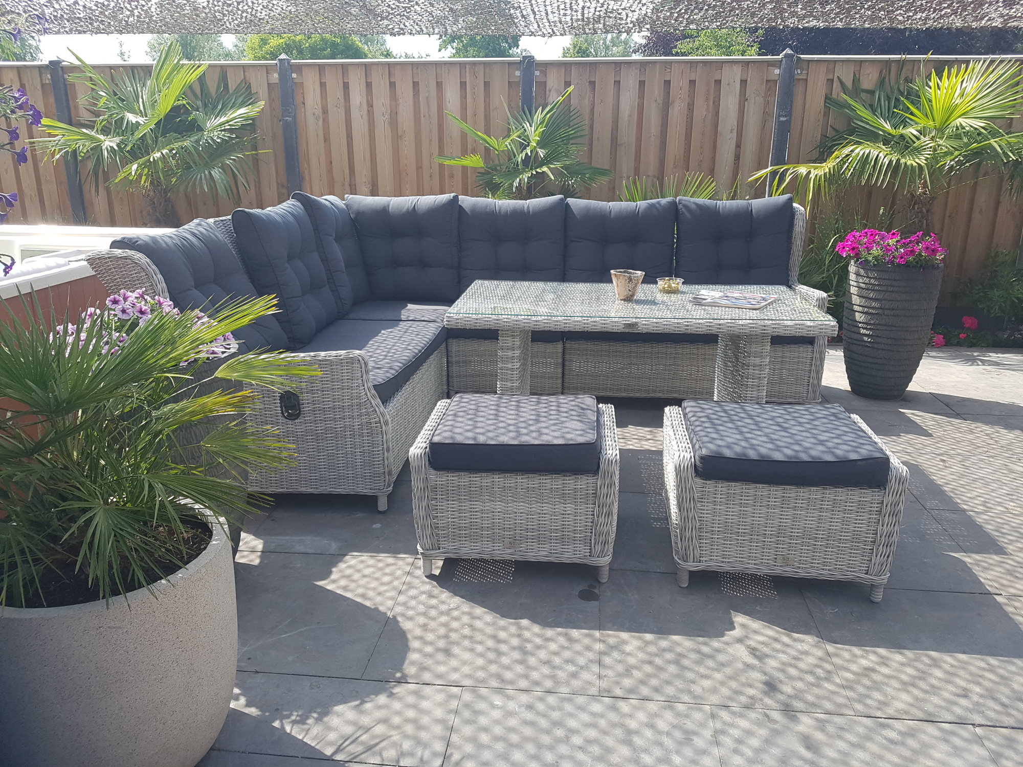 Super mooie en comfortabele diningset van avh outdoor!