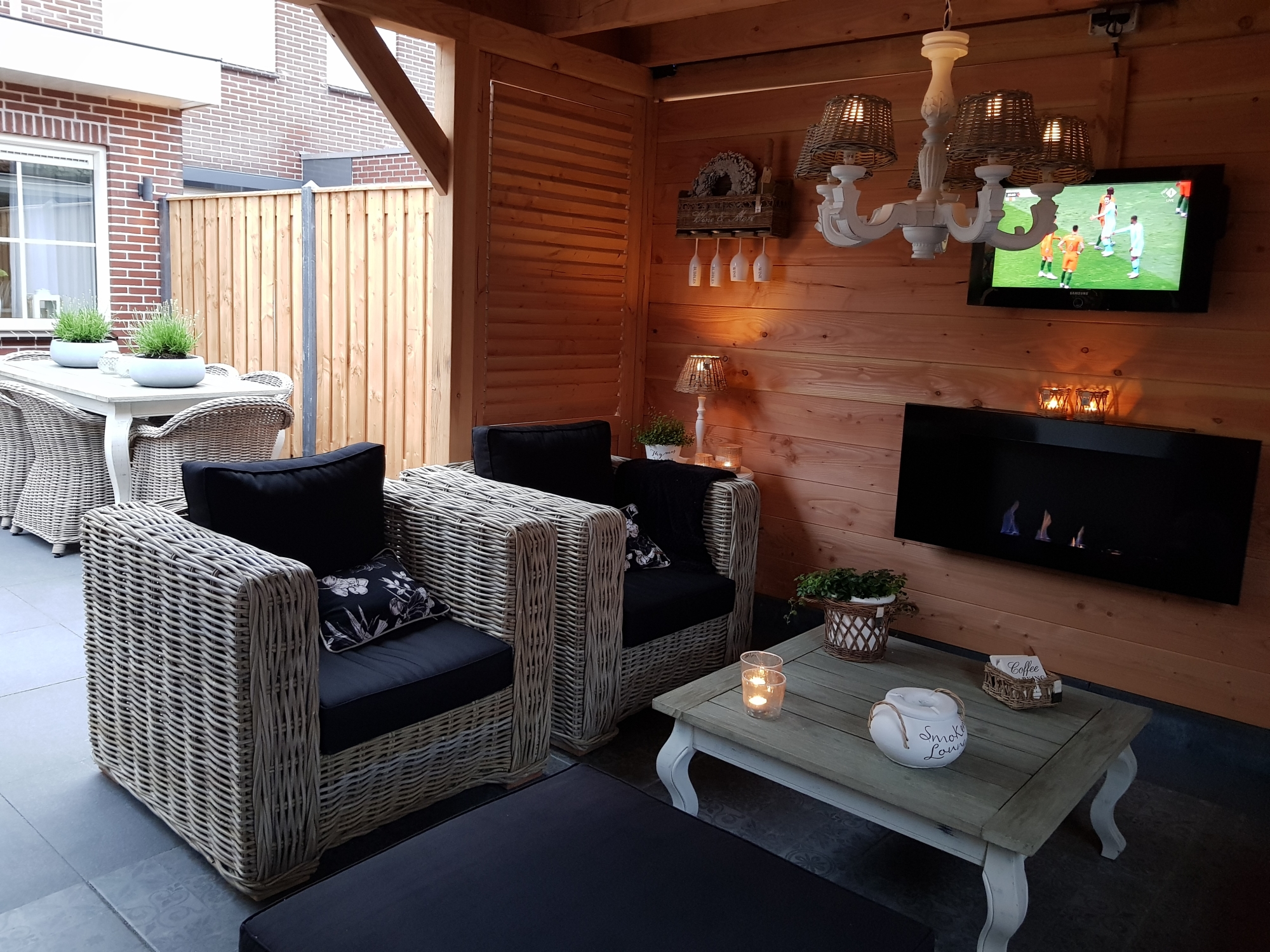 Super blij met een mooi lounge set van AVH tuinmeubelen