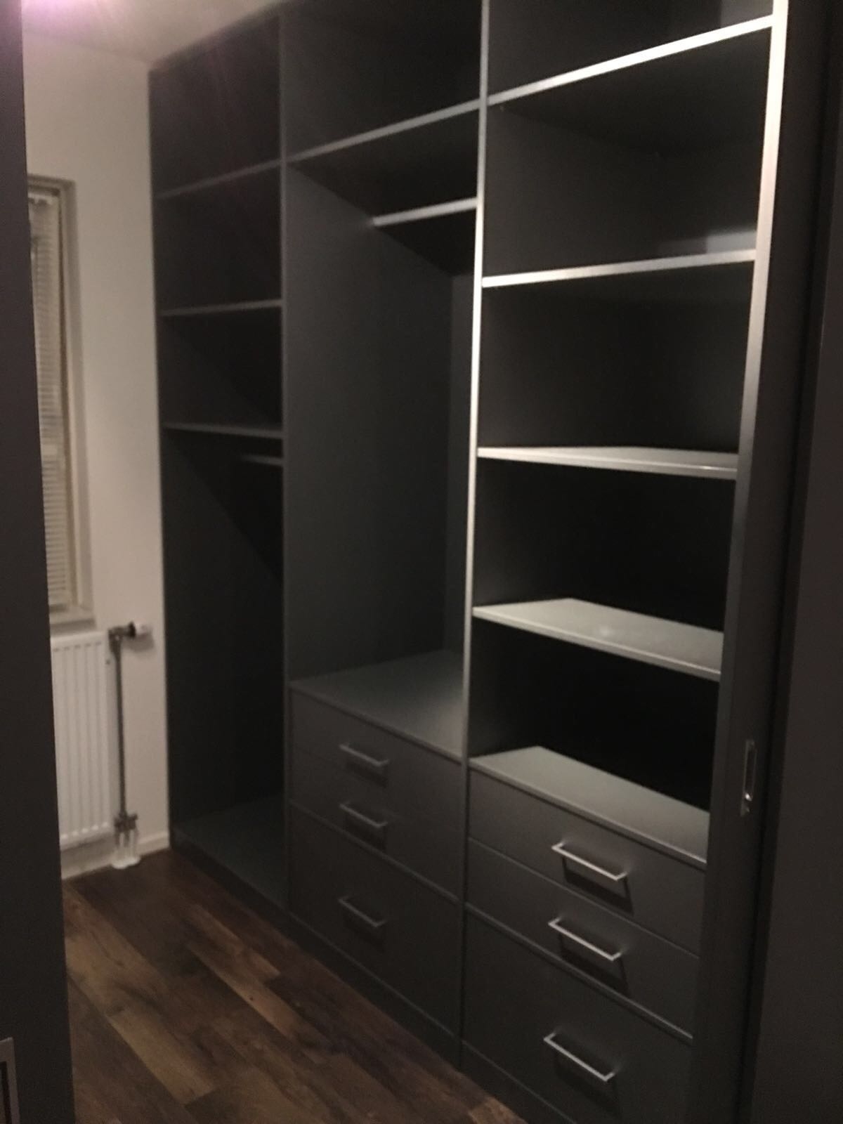 Inloopkast in de kleur antraciet