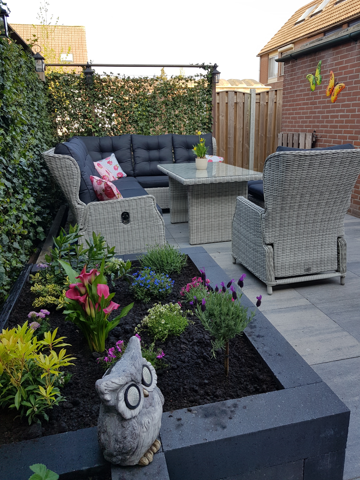 Onze tuin is nu helemaal compleet met deze mooie tuinset.