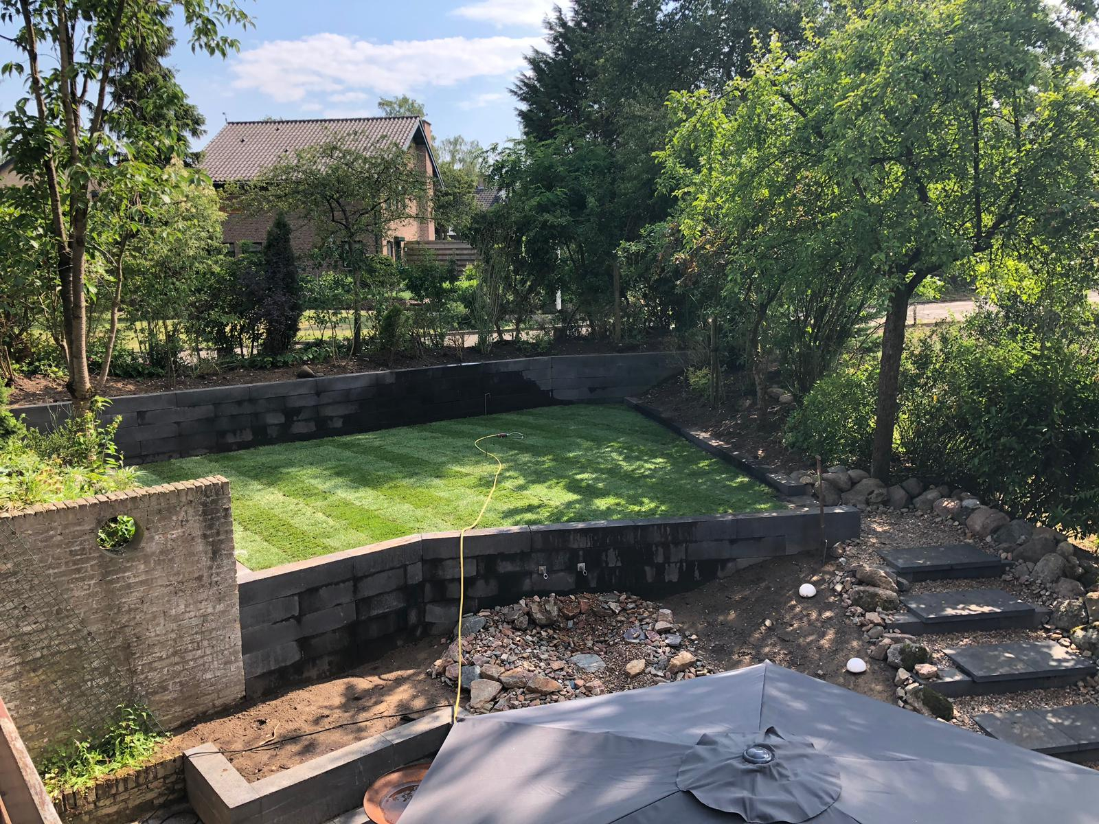 Tuinaanleg tuin met hoogte verschillen