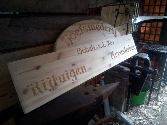 Gevelbord voor hoefsmederij