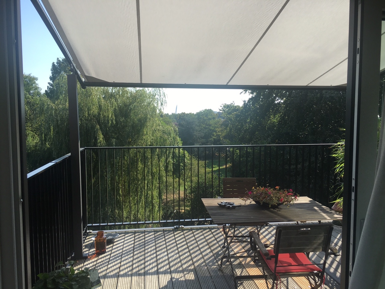 Doekoverkapping balkon Utrecht vanuit binnen gezien