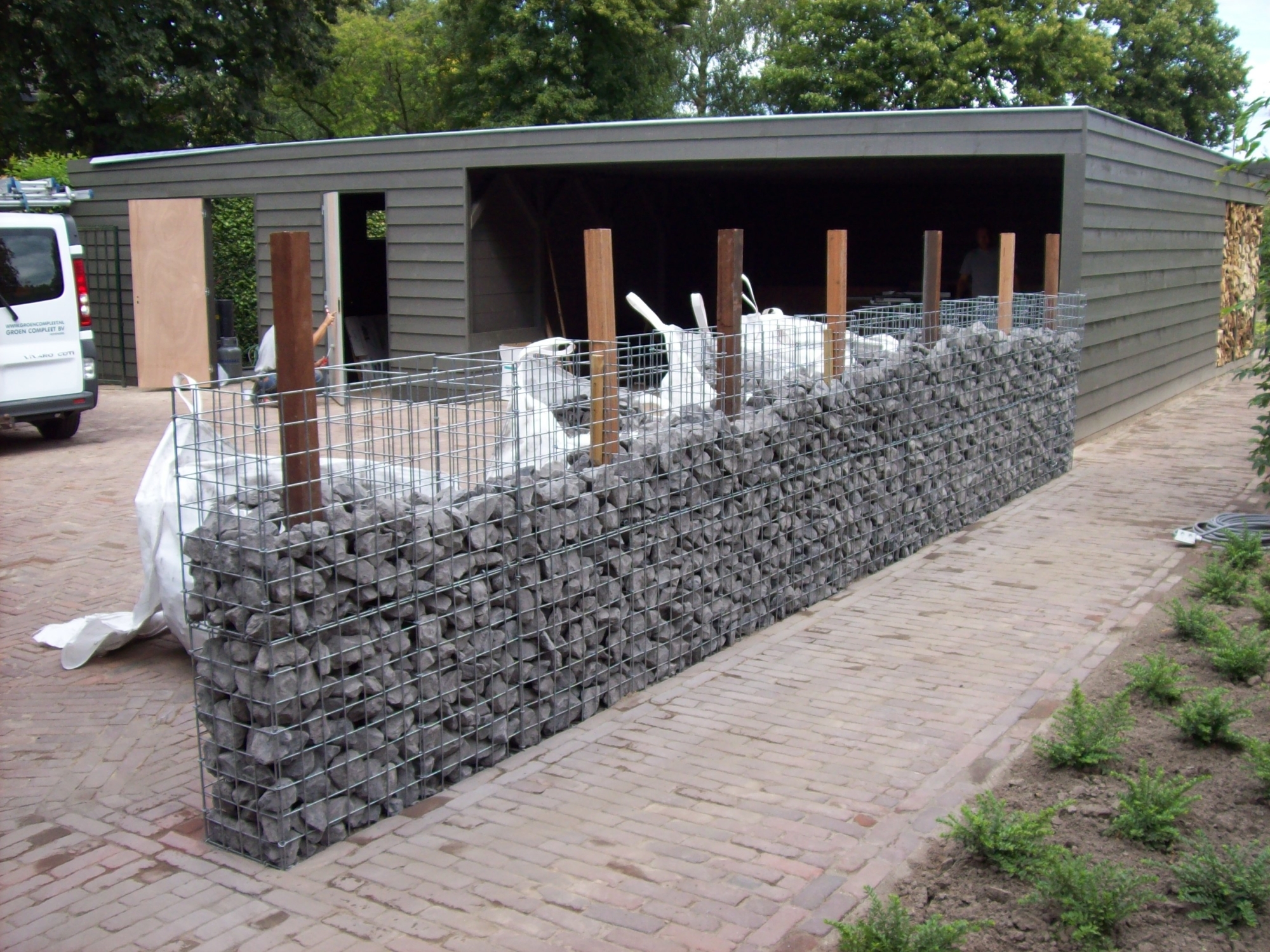 Afmaken van geluidswerende muur