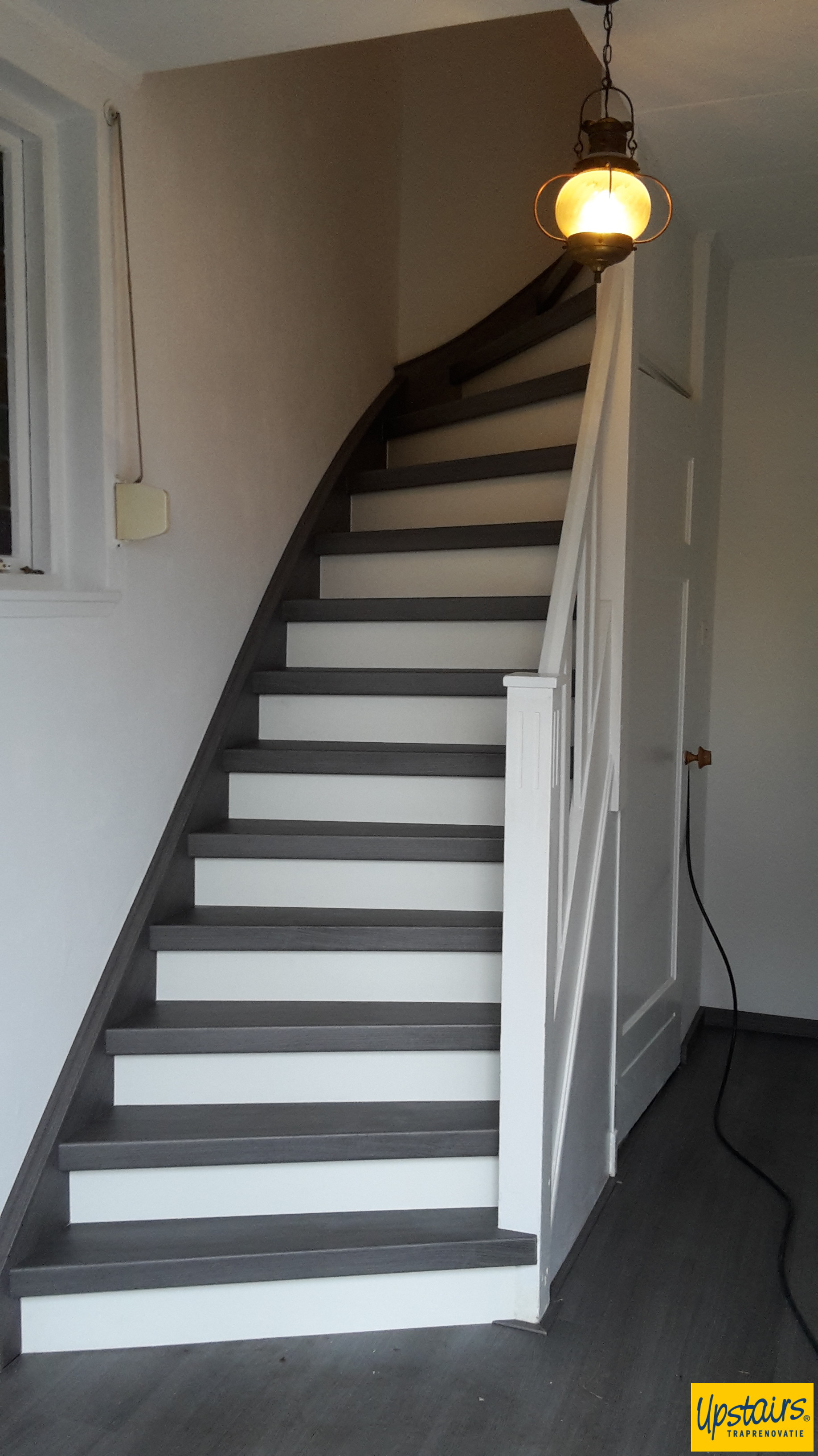 Trede en wangen silver pine met ral 9010 stootboorden