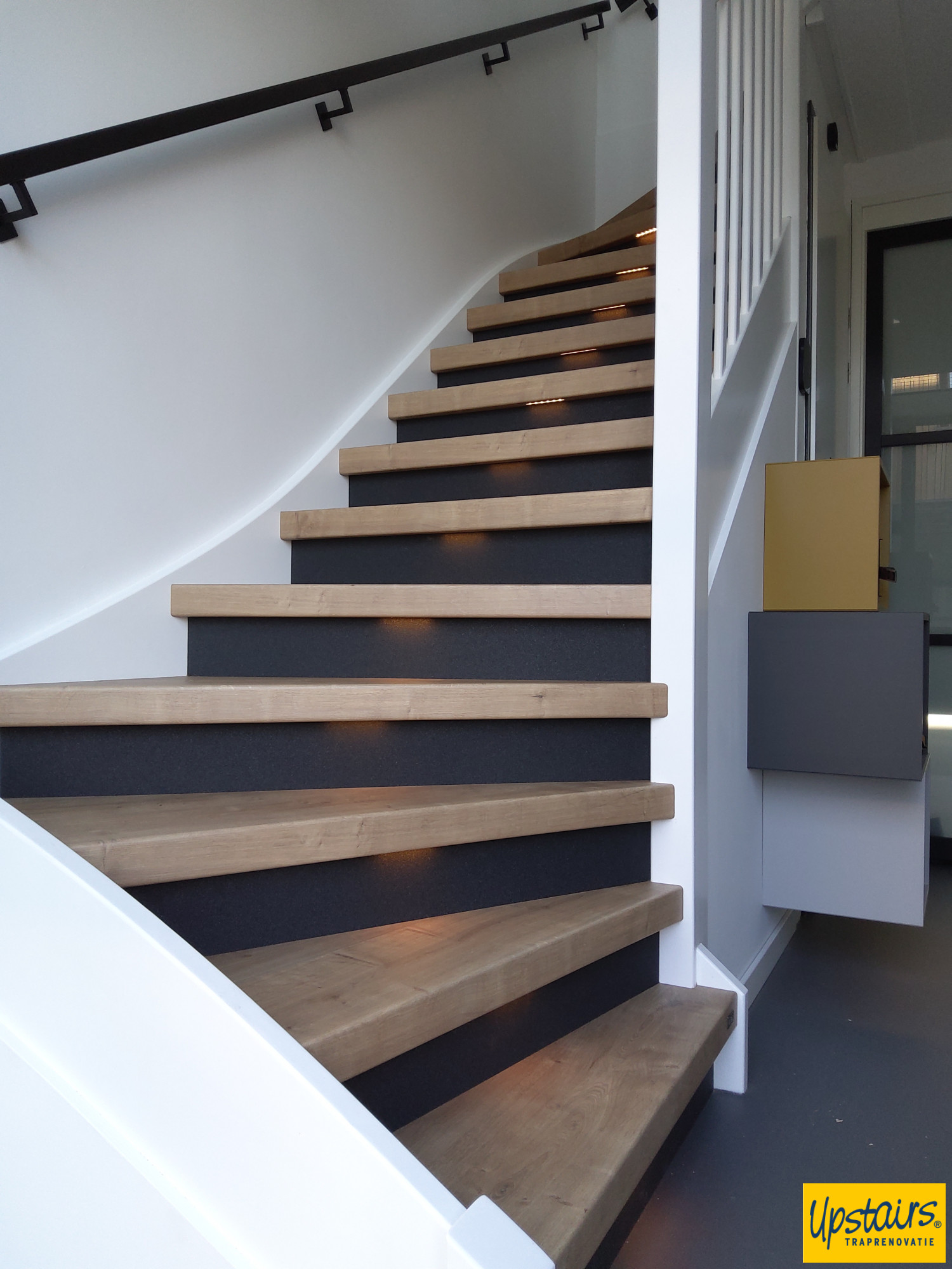 Mountain Oak met solid black stootborden
