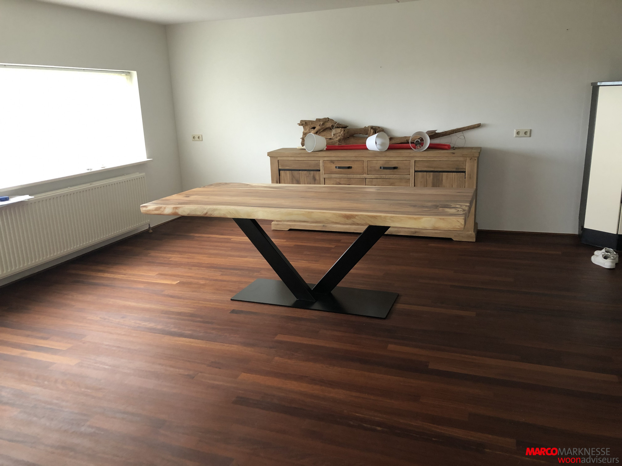 eettafel manhattan met V poot