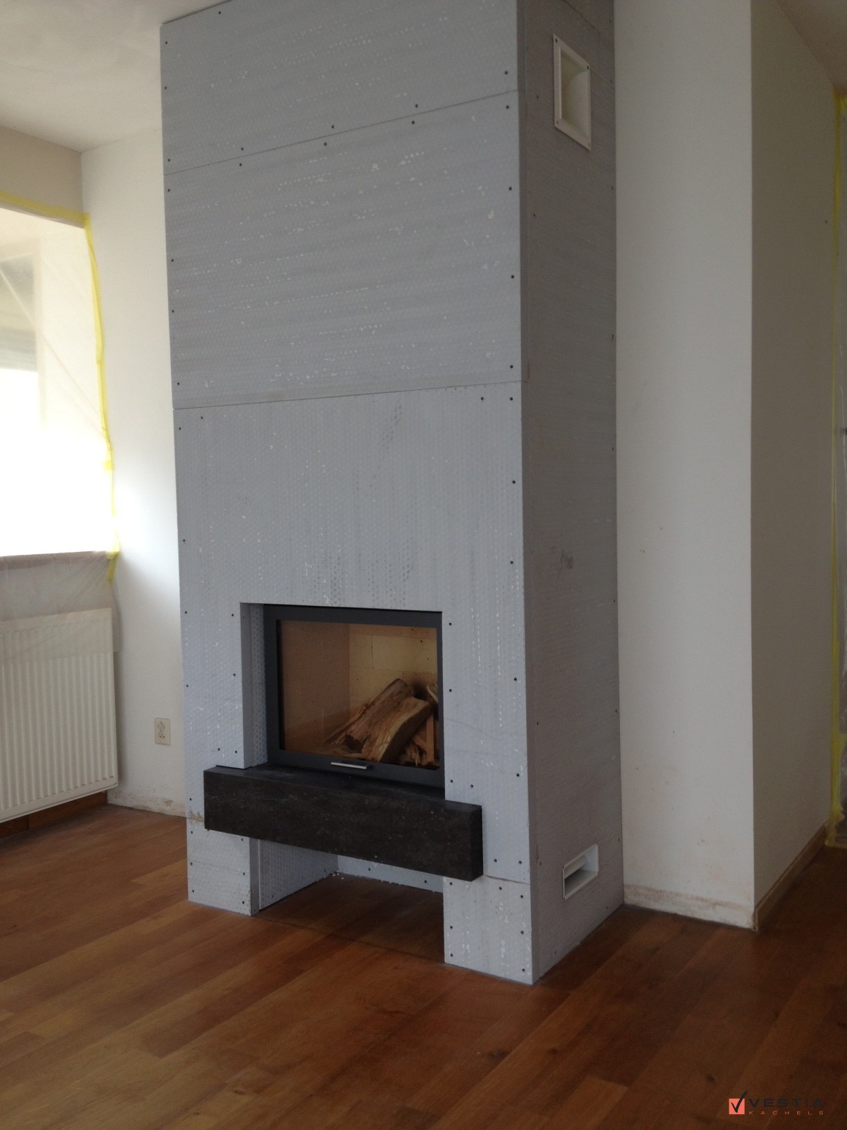 Strakke haard met houtnis
