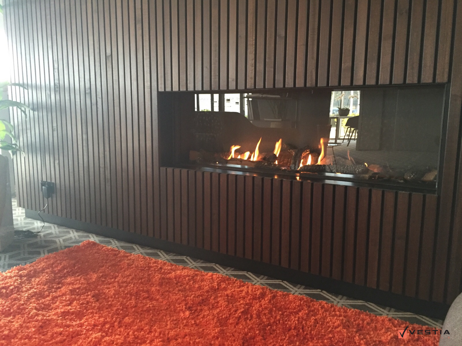 Brede gashaard in afwerking met hout
