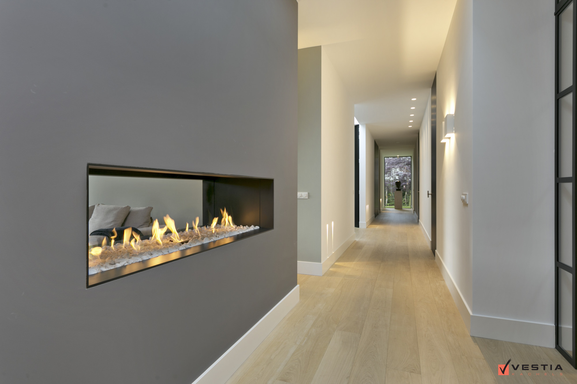 Sfeervolle gashaard als roomdivider