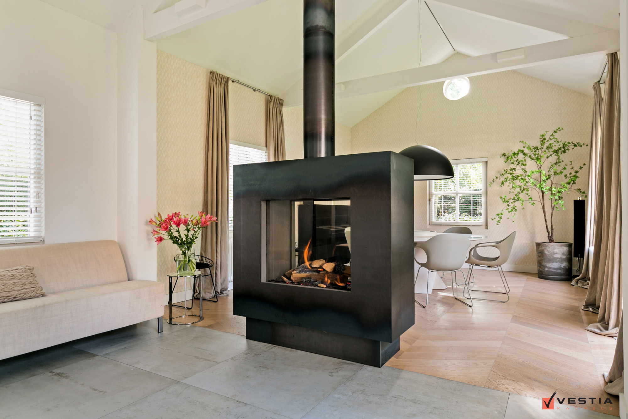 Stoere tunnel gashaard in blauwstaal concept