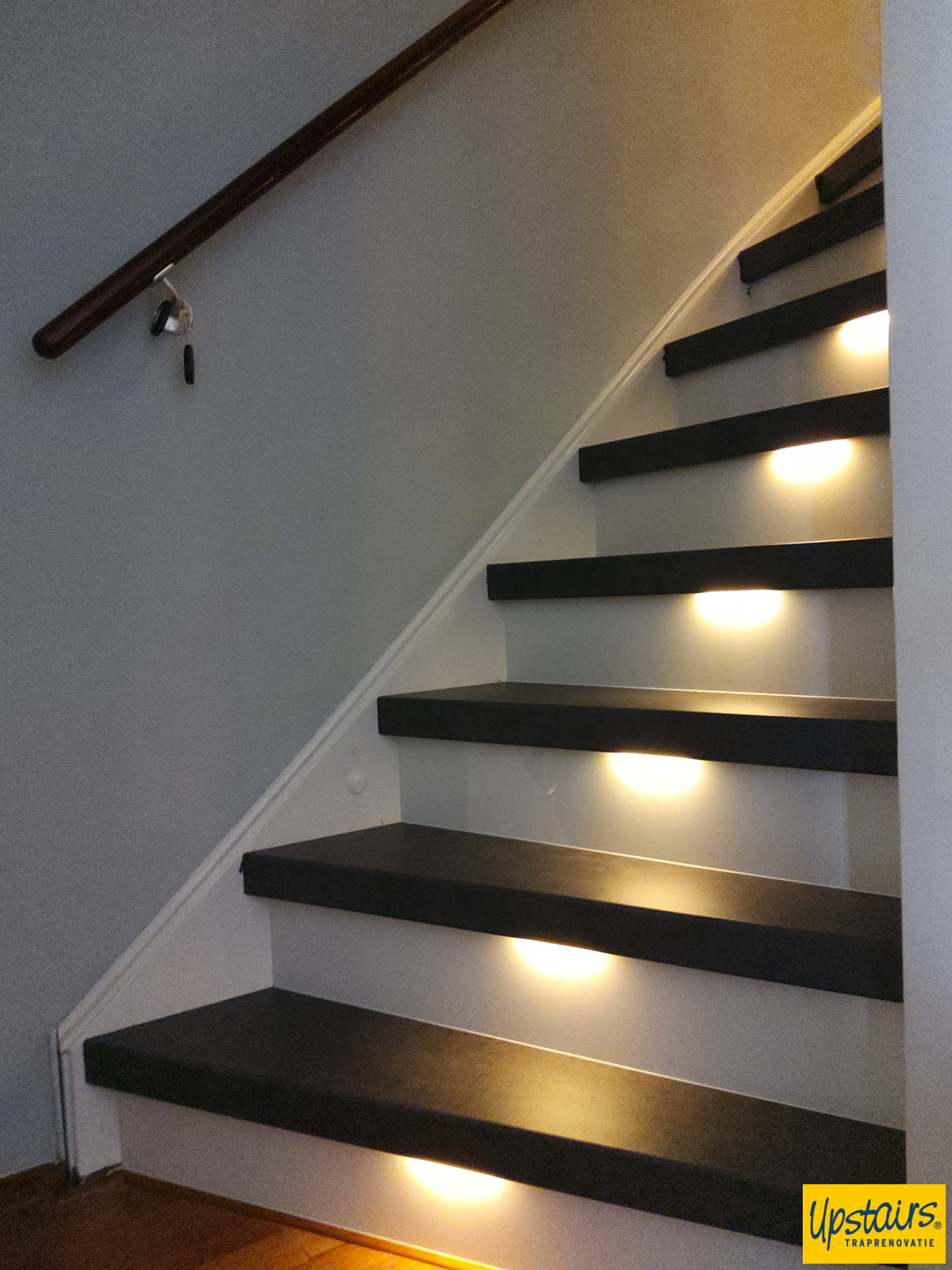 Blended Cement met witte stootborden warm led