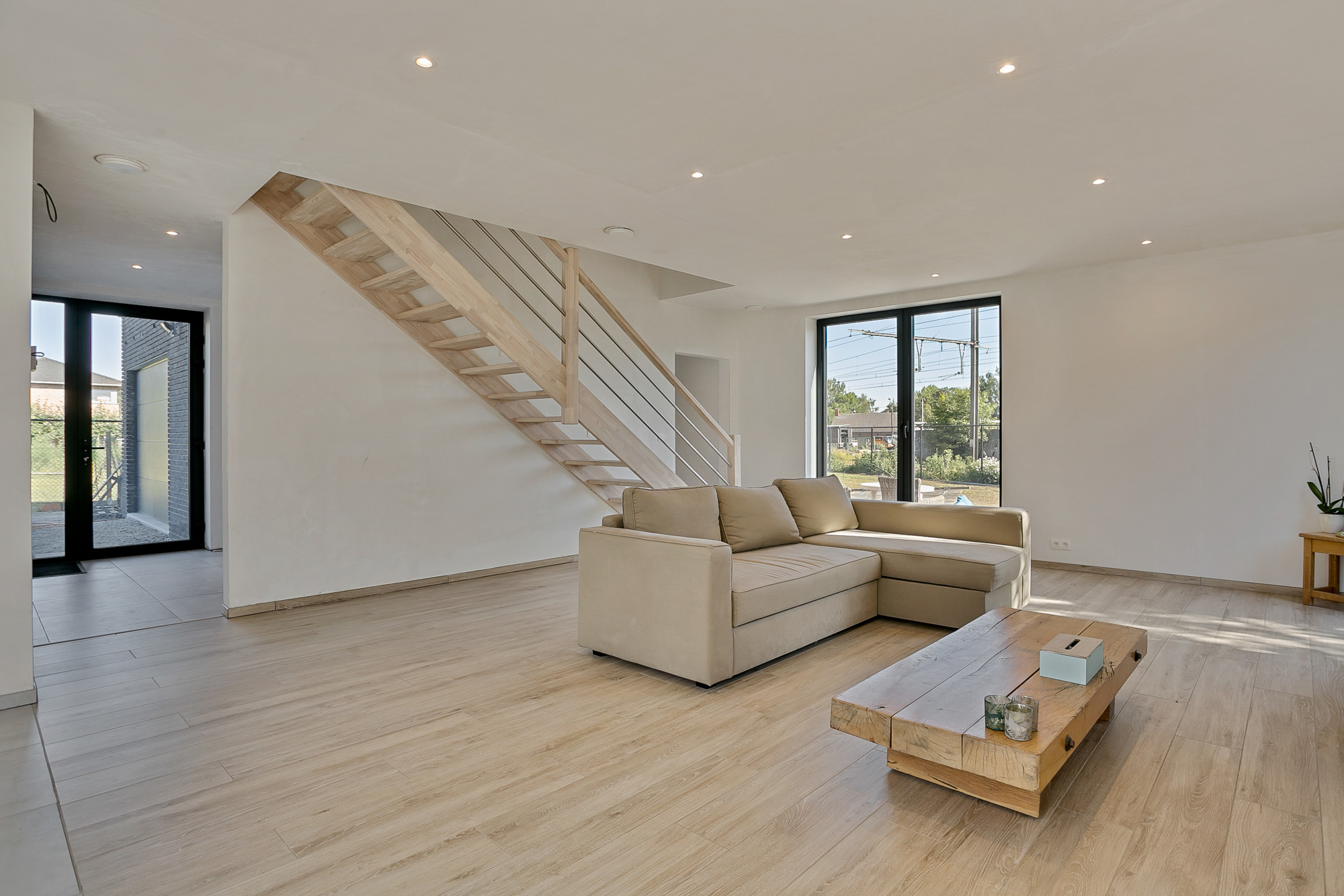 Moderne rubberwood trap