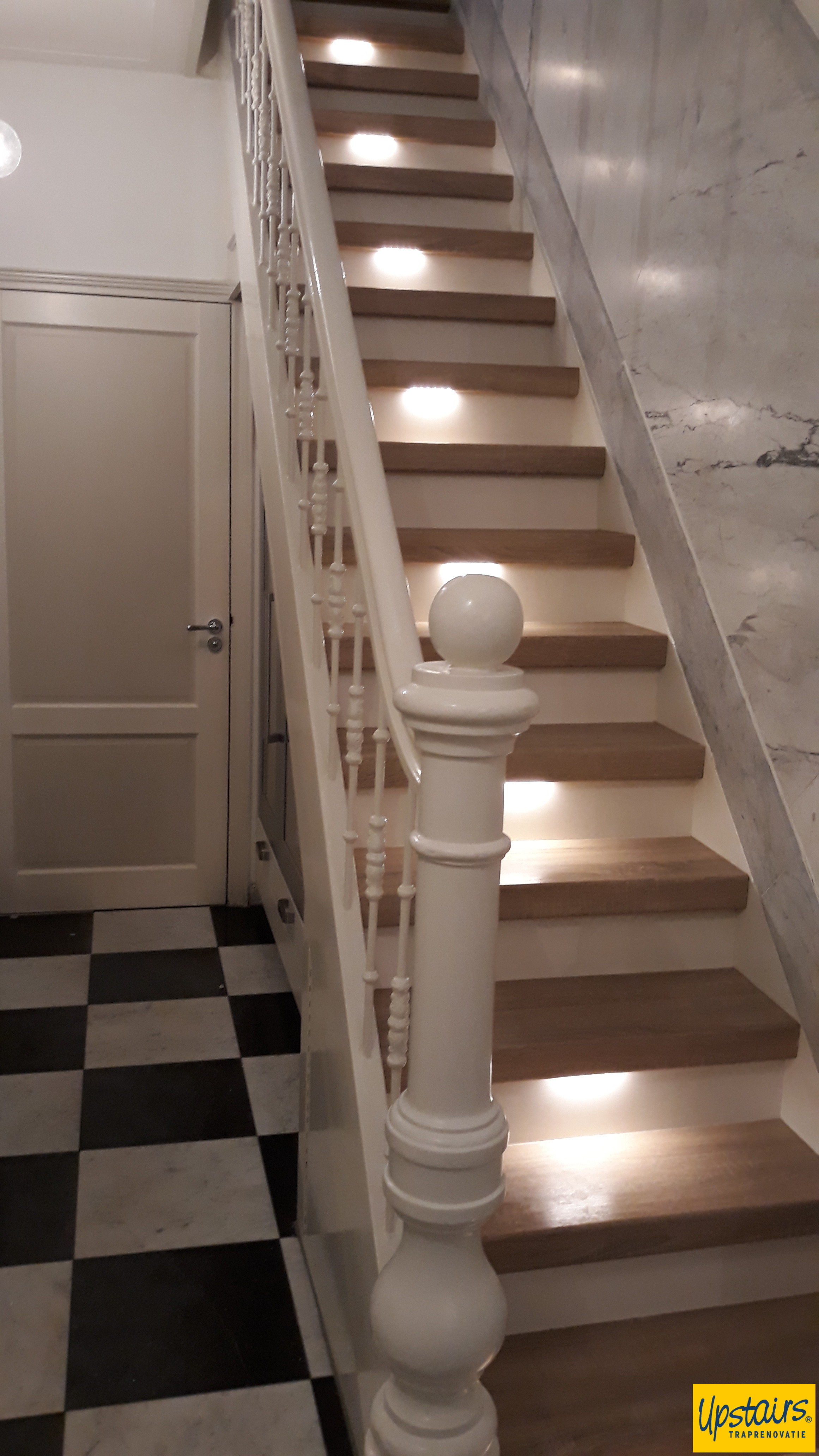 San Diego Oak met crème stootborden en led