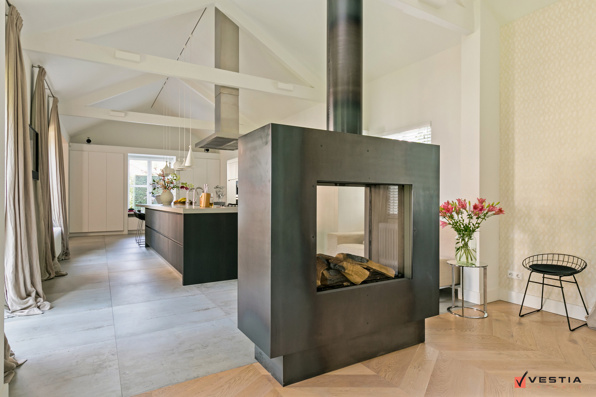 Stoere tunnel gashaard in blauwstaal concept